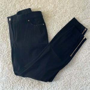 White House Black Market Black Zippered Skinny Leg pant